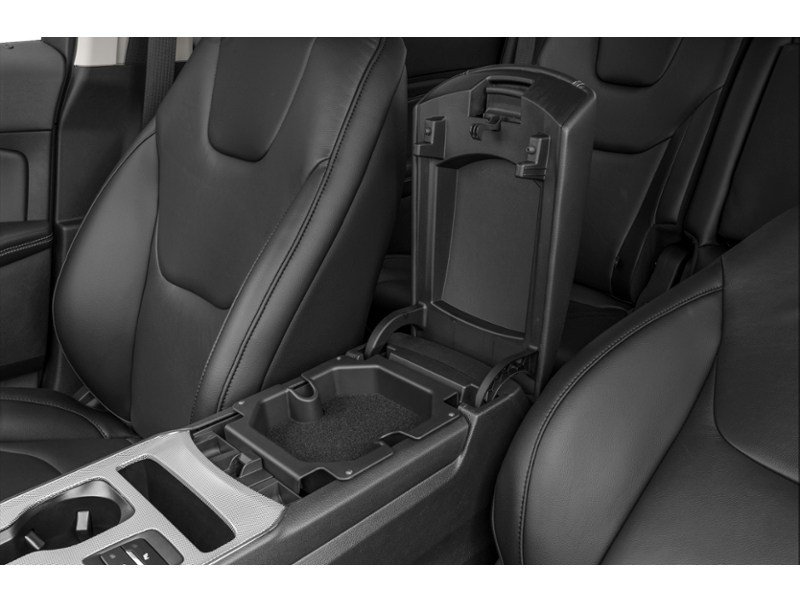 2022 Ford Edge Titanium AWD Interior Shot 7