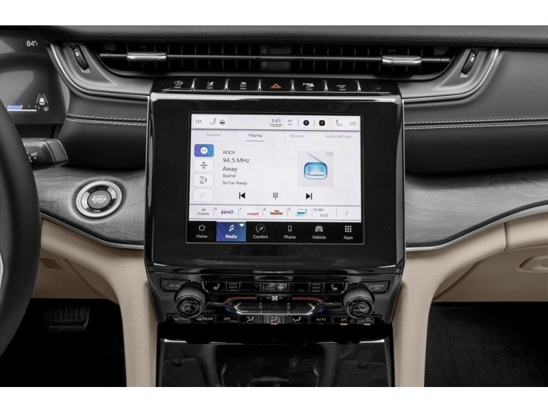 2024 Jeep Grand Cherokee Altitude 4x4 Interior Shot 2