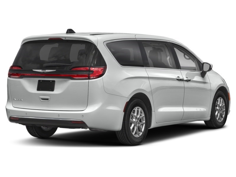 2023 Chrysler Pacifica Touring L FWD Exterior Shot 2