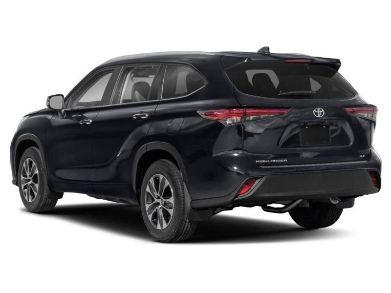 2023 Toyota Highlander XLE AWD Exterior Shot 9