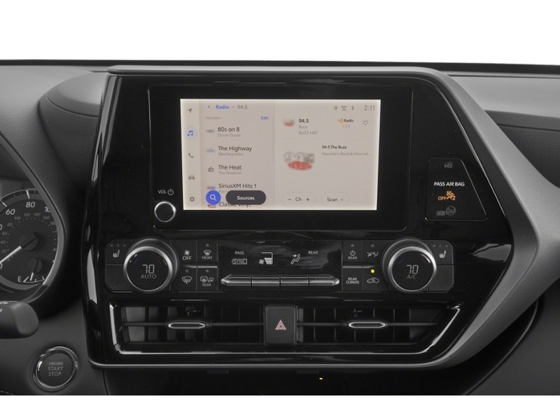 2024 Toyota Highlander XLE AWD Interior Shot 2