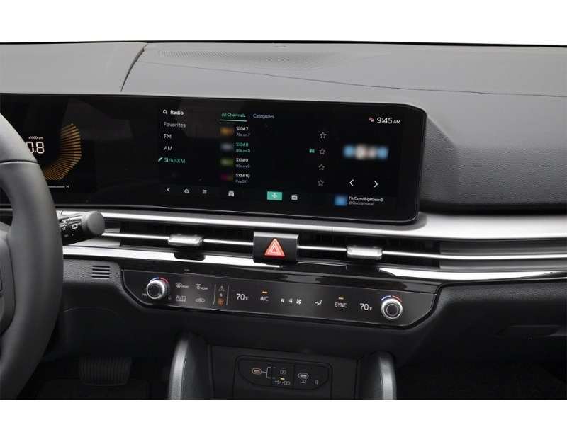 2026 Kia Sportage EX AWD Interior Shot 2