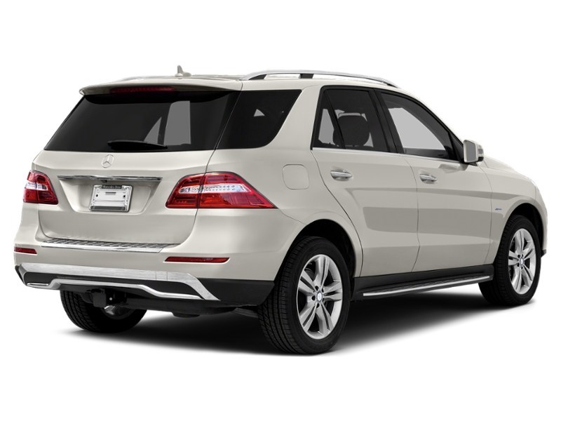 2013 Mercedes-Benz M-Class 4MATIC 4dr ML 350 BlueTEC Calcite White  Shot 30
